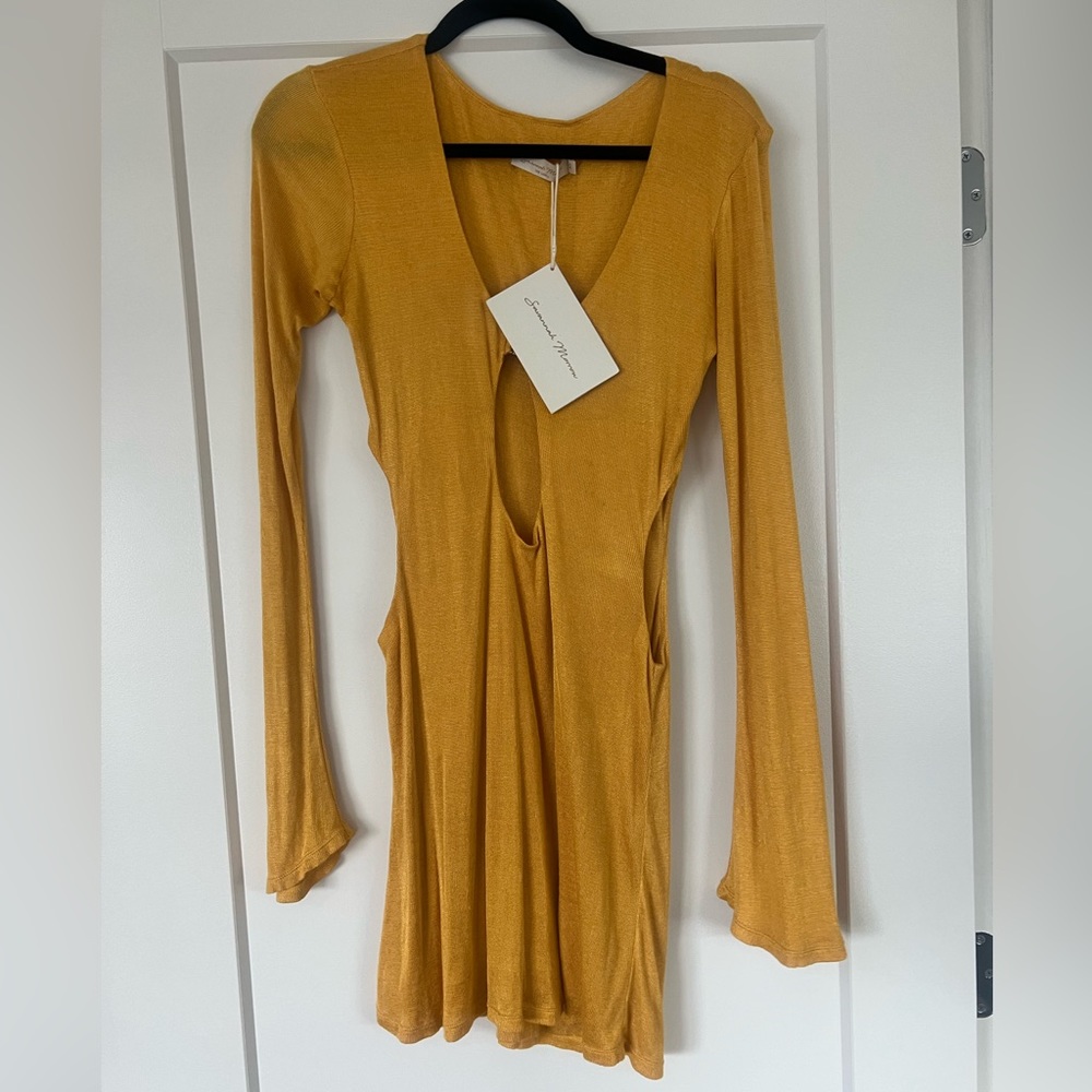 Elegant Yellow Cut-Out Dress - Picture 3 of 6